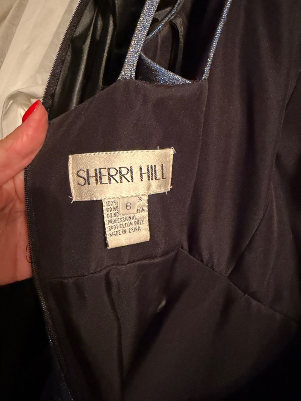 Gorgeous SHERRI HILL FORMAL DRESS - Picture 3 of 3
